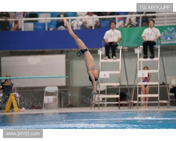 跳水运动的技巧与发展趋势探析:从竞技到艺术的完美融合 跳水运动的技巧与发展趋势探析:从竞技到艺术的完美融合