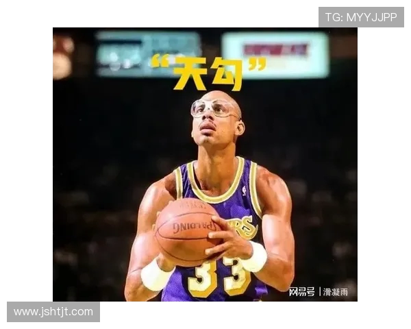 卡里姆阿布杜尔贾巴尔的传奇人生与篮球智慧的永恒启示 卡里姆阿布杜尔贾巴尔的传奇人生与篮球智慧的永恒启示