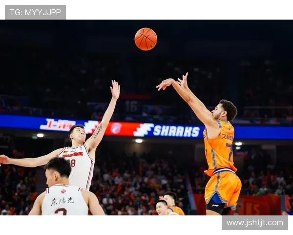 CBA焦点战上海久事迎战广东队双方争夺季后赛席位的关键对决